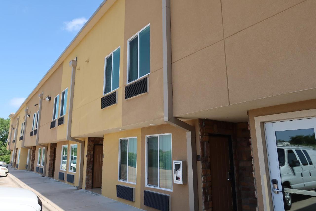 West Worth Inn & Suites White Settlement Exterior photo
